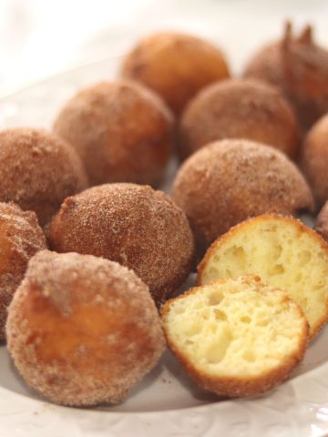 Quarkbällchen on a white plate with gold rim.